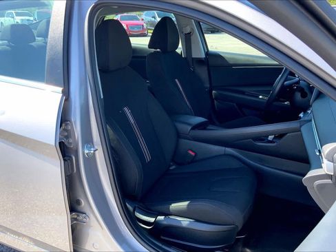 Used 2025 Hyundai Elantra SEL FWD image 9