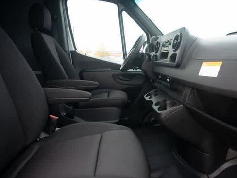 Used 2025 Mercedes-Benz Sprinter 2500 image 30