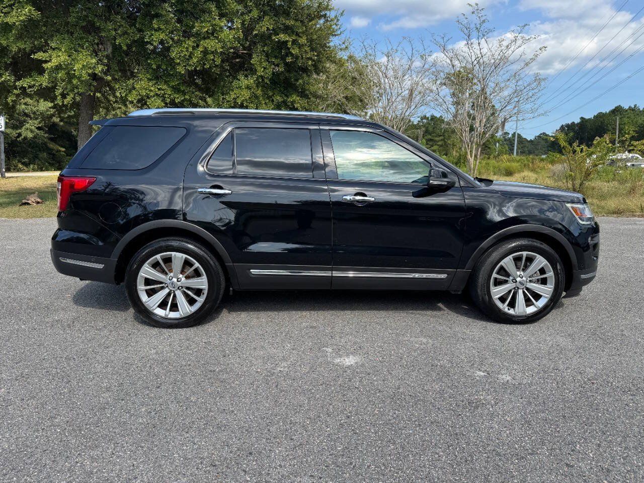Used 2018 Ford Explorer Limited w/ Equipment Group 301A FWD image 7