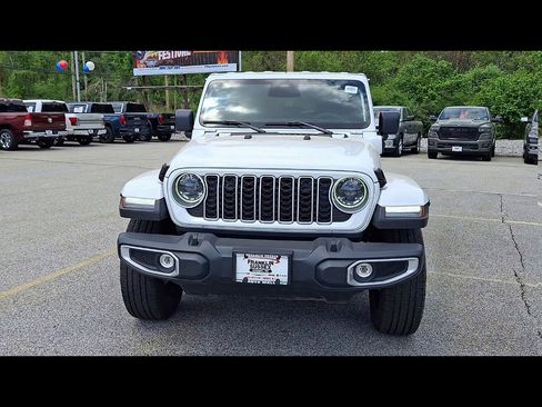 Used 2025 Jeep Wrangler Unlimited Sahara AWD/4WD image 3
