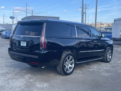 Used 2016 Cadillac Escalade ESV Luxury image 5