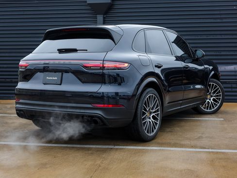Certified 2022 Porsche Cayenne E-Hybrid image 7