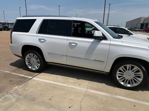 Used 2016 Cadillac Escalade Premium AWD/4WD image 4