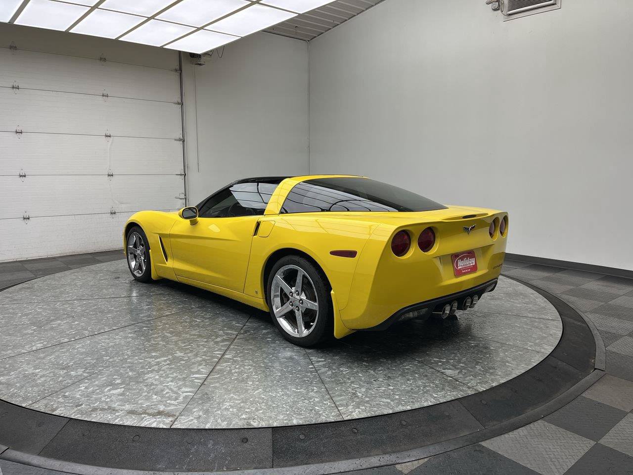 Used 2007 Chevrolet Corvette Coupe w/ Performance Package RWD image 2