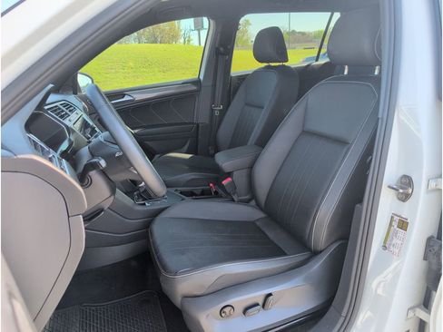 Used 2023 Volkswagen Tiguan SE R-Line image 10