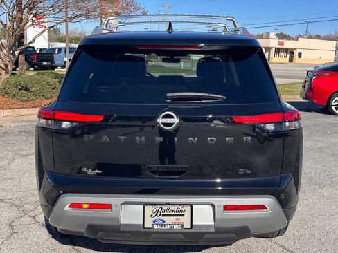Used 2023 Nissan Pathfinder SL w/ Black Appearance Package image 4