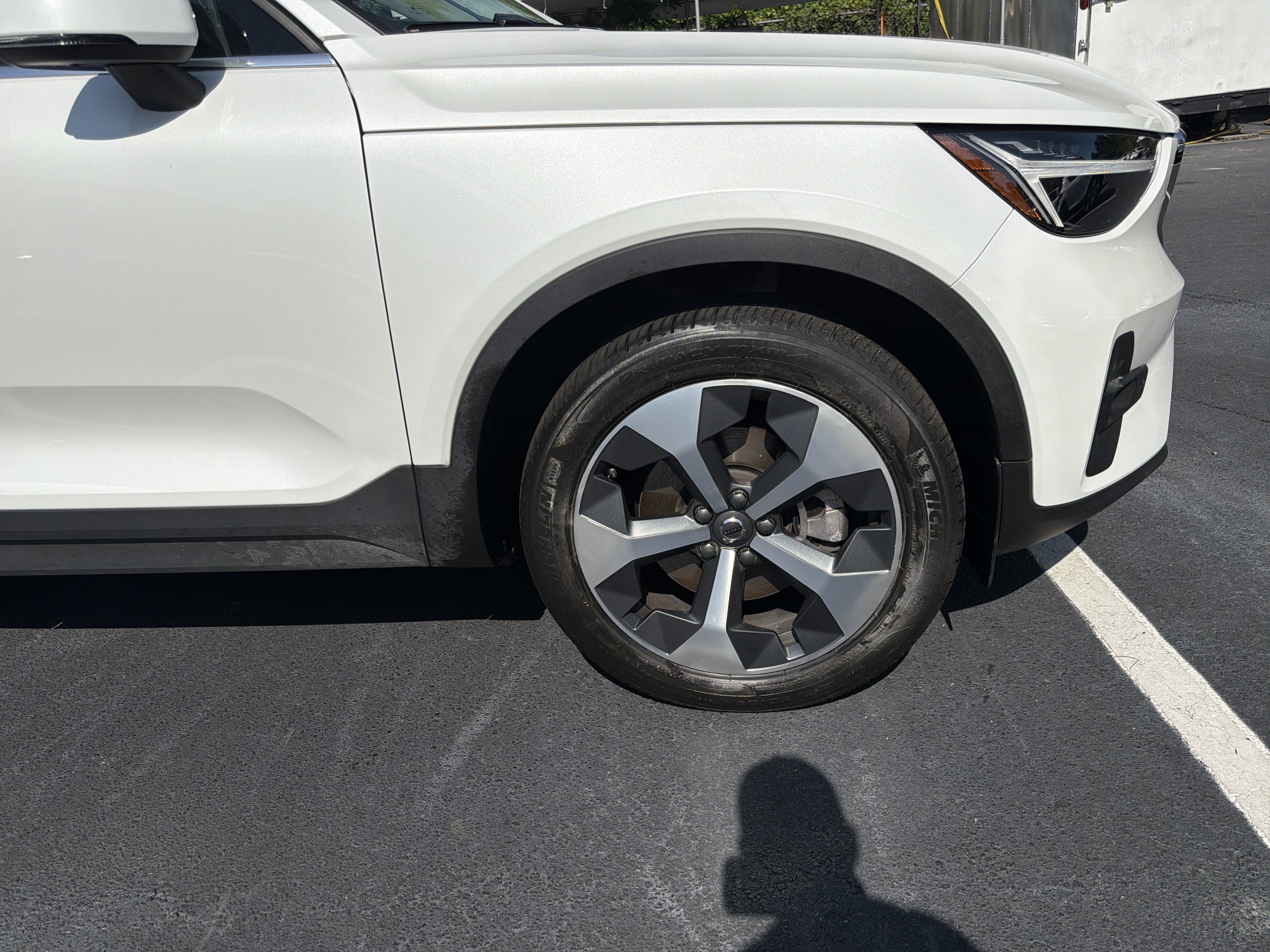 Certified 2023 Volvo XC40 B5 Plus w/ Protection Package Premier AWD/4WD image 13