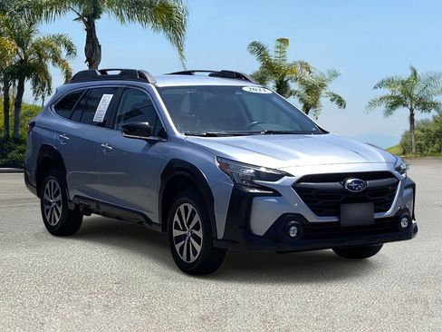 Used 2023 Subaru Outback Premium AWD/4WD image 6