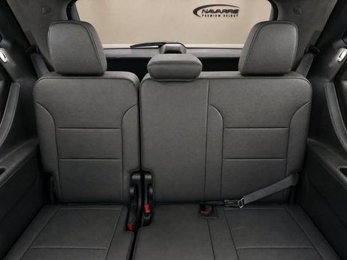 Used 2025 Chevrolet Traverse LT FWD image 14