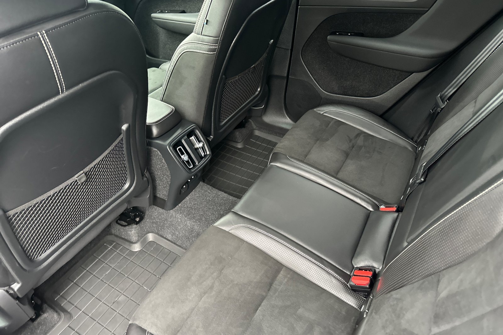 Used 2021 Volvo XC40 T5 R-Design AWD/4WD image 12