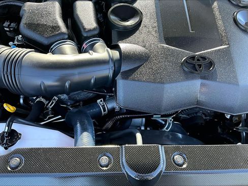 Used 2021 Toyota 4Runner Venture w/ Moonroof Package AWD/4WD image 32