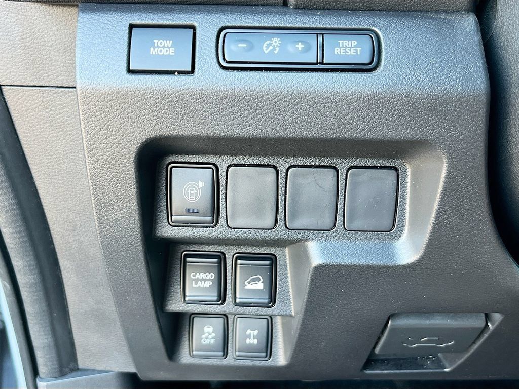 Used 2024 Nissan Frontier PRO-4X w/ Technology Package AWD/4WD image 10