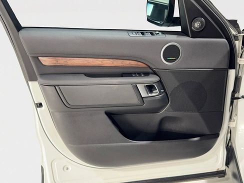 Used 2019 Land Rover Discovery HSE image 10