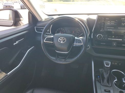 Used 2020 Toyota Highlander XLE image 15