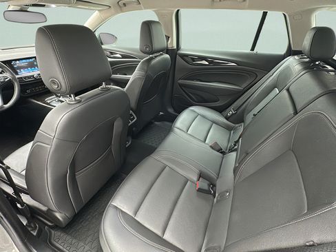 Used 2018 Buick Regal Essence w/ Driver Confidence Package #1 AWD/4WD image 9