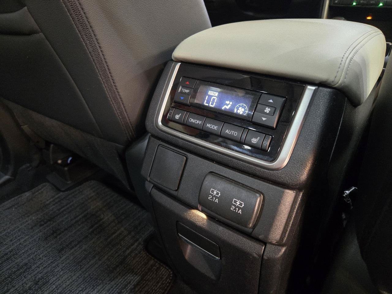 Used 2021 Subaru Ascent Limited w/ Technology Package AWD/4WD image 28