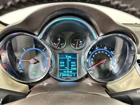 Used 2015 Chevrolet Cruze Diesel w/ Sun And Sound Package FWD image 10