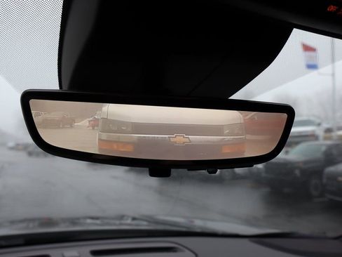 Used 2023 Chevrolet Suburban High Country image 9