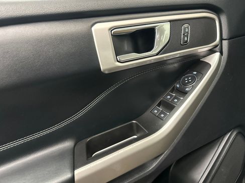 Used 2022 Ford Explorer XLT w/ Equipment Group 202A image 35