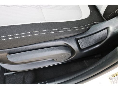 Certified 2025 Hyundai Venue SEL FWD image 30