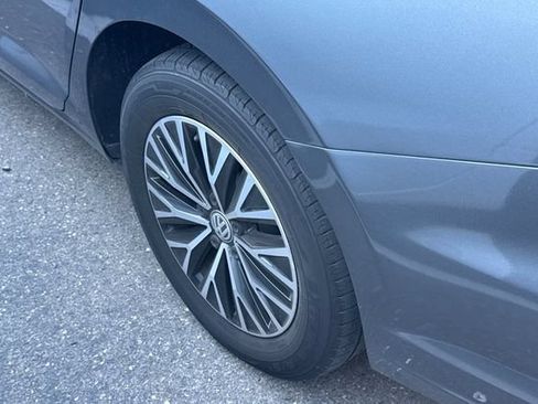 Used 2019 Volkswagen Jetta SE FWD image 4