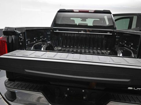 Used 2025 GMC Sierra 1500 SLT AWD/4WD image 13