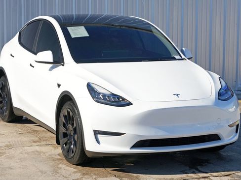 Used 2022 Tesla Model Y Long Range image 54