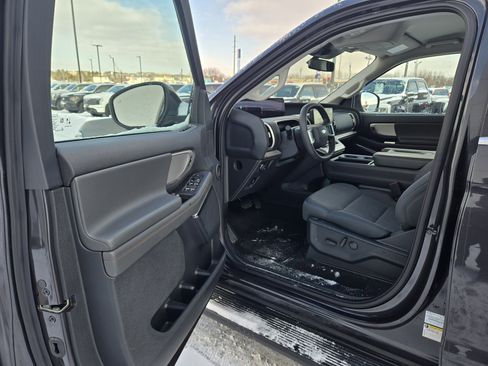 Used 2025 Ford Expedition Active image 11