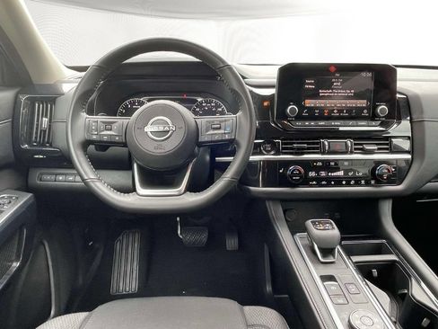 Used 2025 Nissan Pathfinder SV AWD/4WD image 14