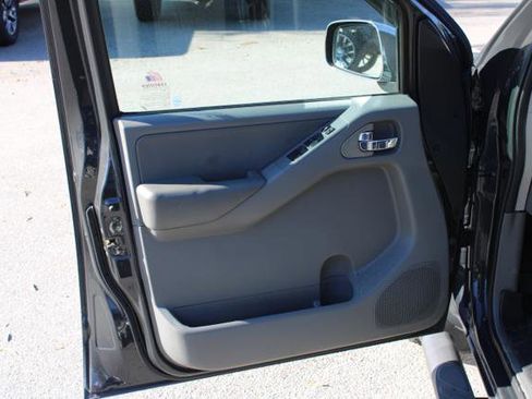 Used 2014 Nissan Frontier SL image 33