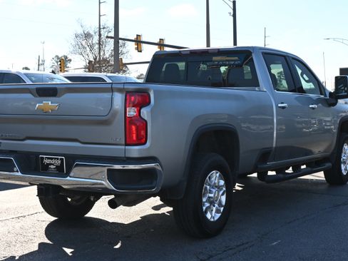 Used 2024 Chevrolet Silverado 2500 LTZ w/ LTZ Convenience Package image 16