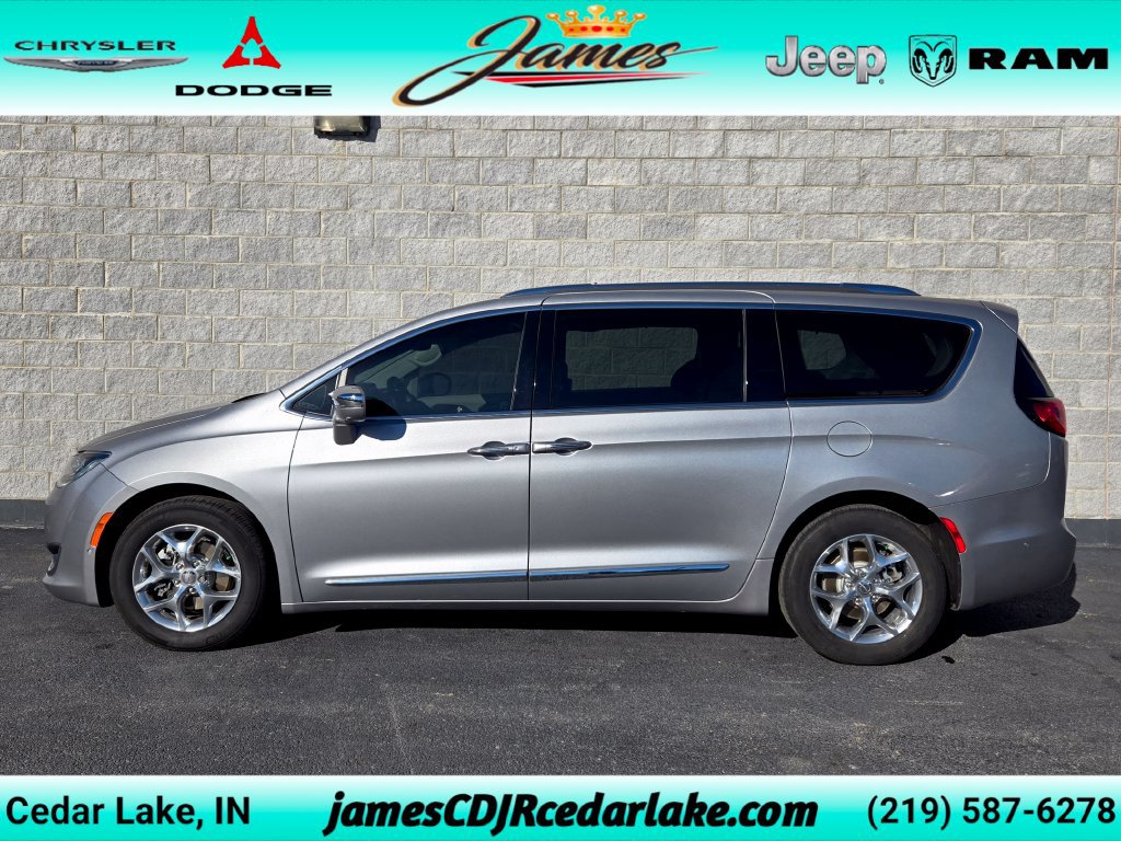Used 2017 Chrysler Pacifica Limited FWD image 2