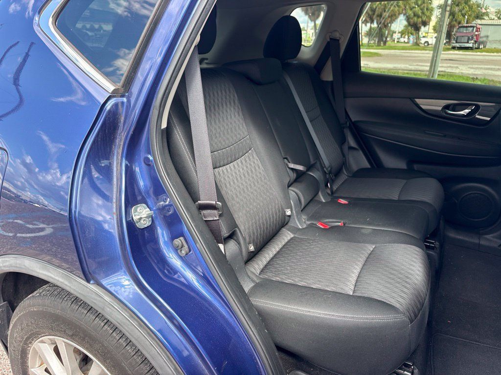 Used 2018 Nissan Rogue SV FWD image 17