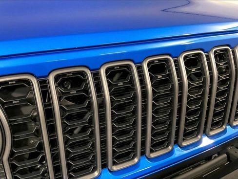 Used 2025 Jeep Wrangler Unlimited Sport AWD/4WD image 28