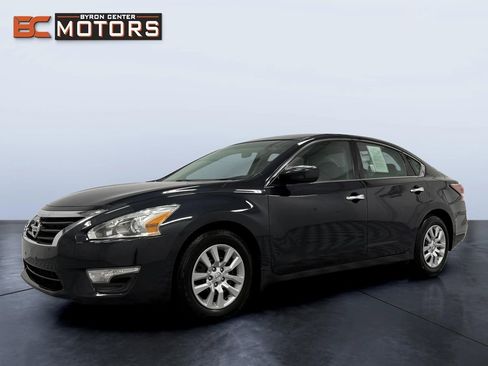 Used 2014 Nissan Altima 2.5 S FWD image 2