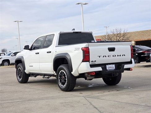 Certified 2025 Toyota Tacoma TRD Off-Road image 3