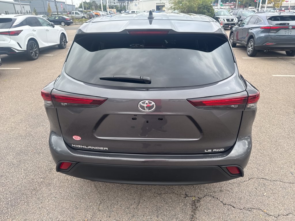 Used 2025 Toyota Highlander LE AWD/4WD image 6