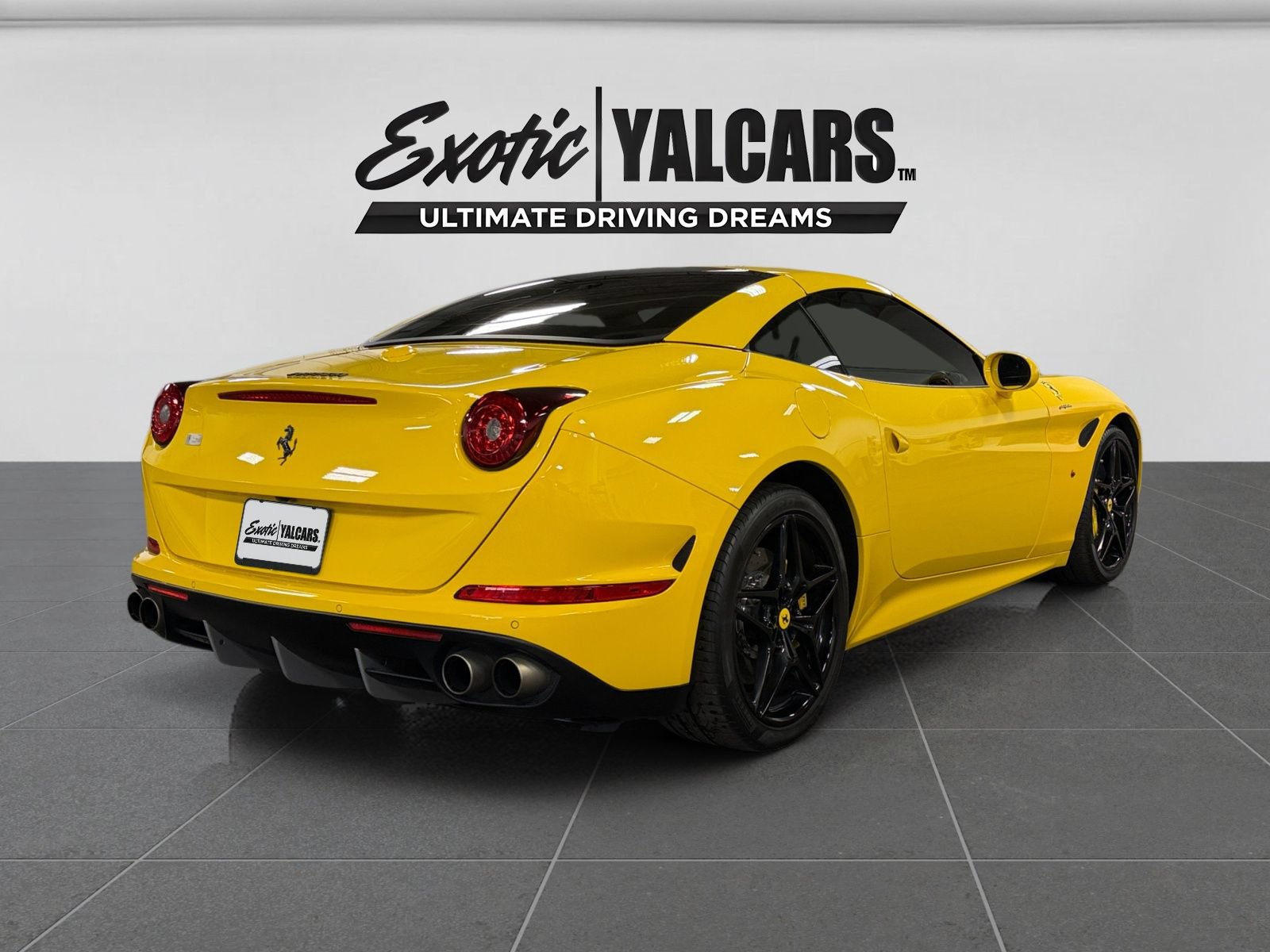 Used 2015 Ferrari California T RWD image 5