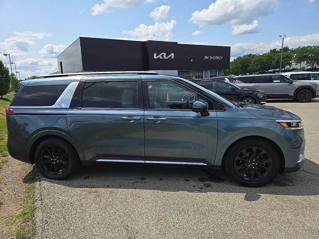 Certified 2022 Kia Carnival SX Prestige FWD image 2