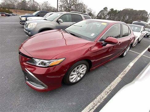 Used 2021 Toyota Camry LE image 4