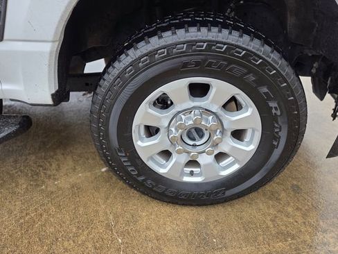 Used 2023 Ford F250 XLT w/ FX4 Off-Road Package image 12