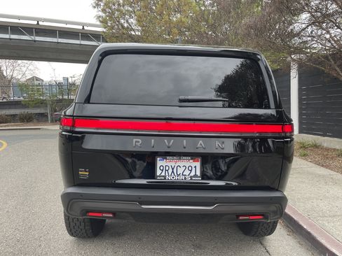 Used 2025 Rivian R1S Premium image 15