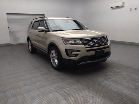 Used 2017 Ford Explorer Limited w/ Equipment Group 301A FWD image 13