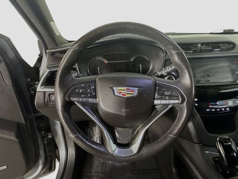 Used 2020 Cadillac XT6 Premium Luxury image 13