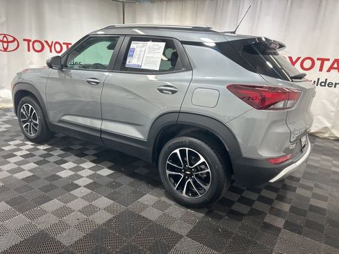 Used 2025 Chevrolet TrailBlazer LT w/ Driver Confidence Package image 5