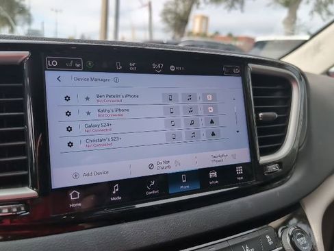 Used 2024 Chrysler Pacifica Touring-L image 16