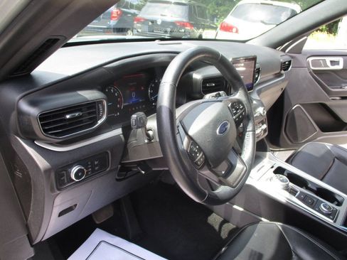 Used 2020 Ford Explorer XLT w/ Equipment Group 202A AWD/4WD image 23