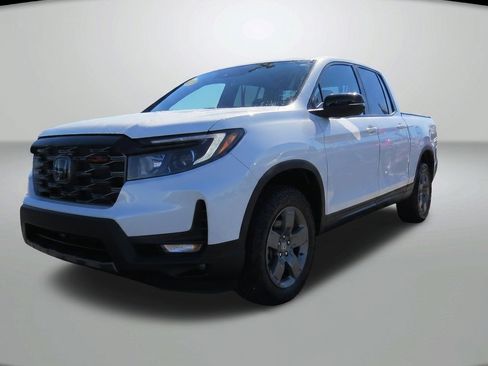 Used 2025 Honda Ridgeline TrailSport image 3