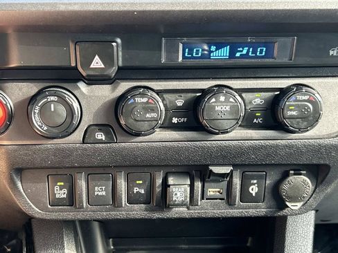 Used 2023 Toyota Tacoma TRD Off-Road w/ Technology Package AWD/4WD image 35