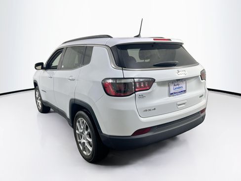 Used 2022 Jeep Compass Latitude w/ Sun and Sound Group AWD/4WD image 7
